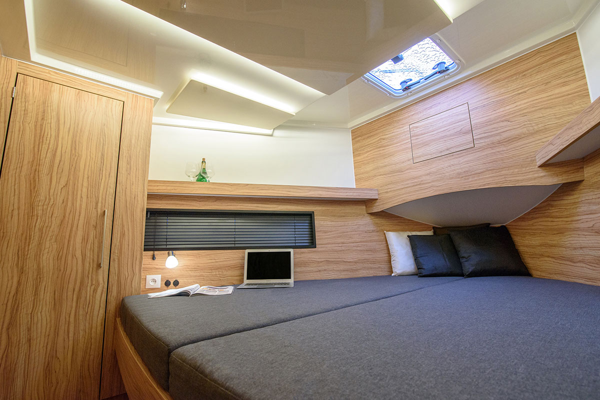 MAIN CABIN WITH LARGE COMFORTABLE BUNK