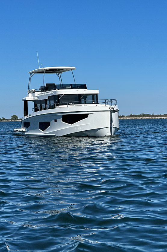 2026_seamaster_side.jpg